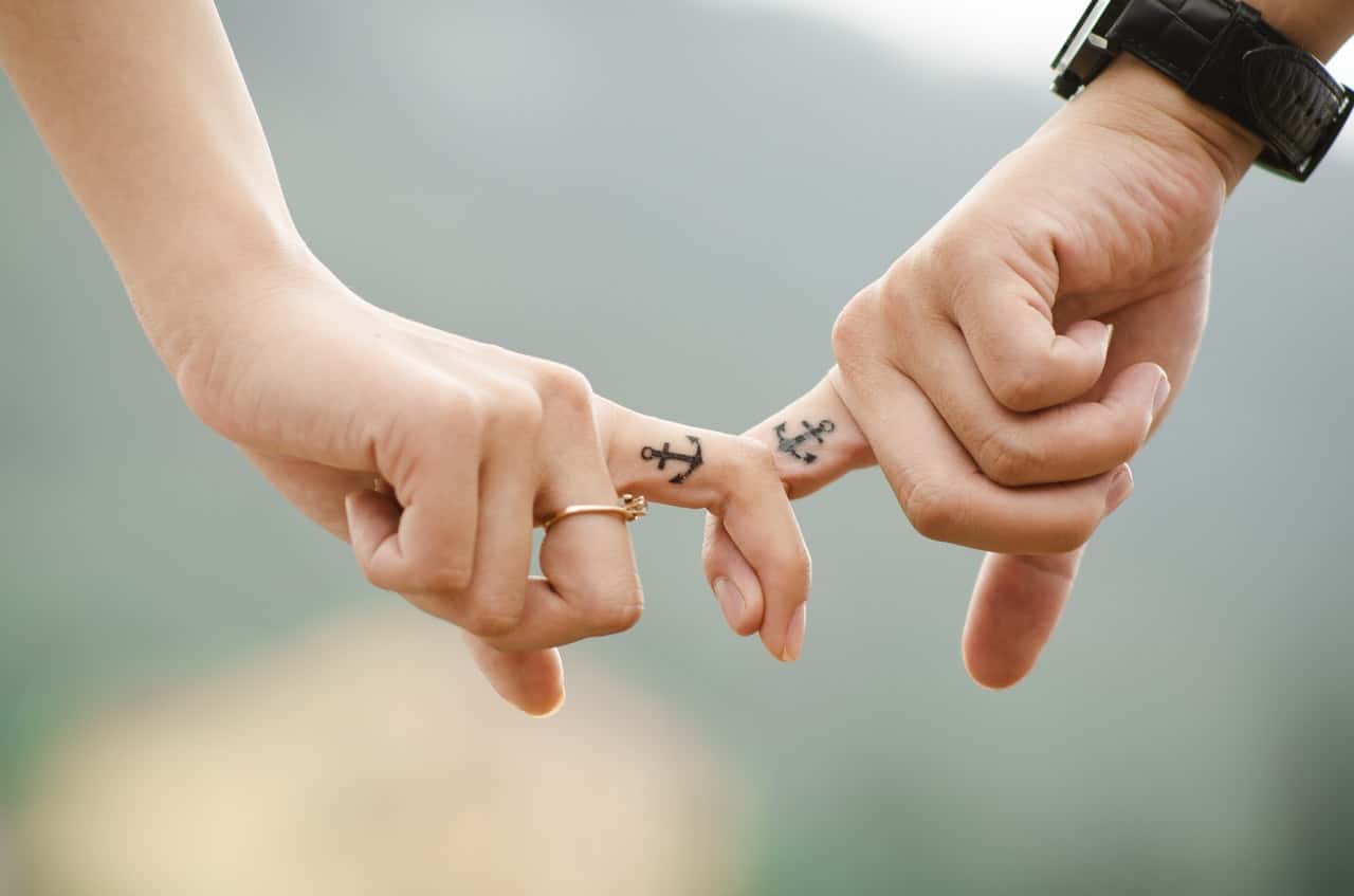 anchor-couple-fingers-friends-38870
