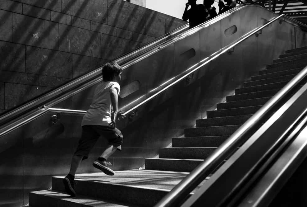 black-and-white-railway-white-street-photography-running-309853-pxhere.com(1)