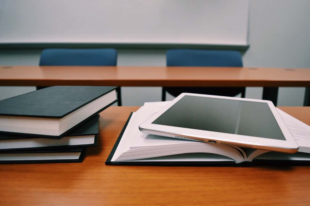books-classroom-close-up-college-289737