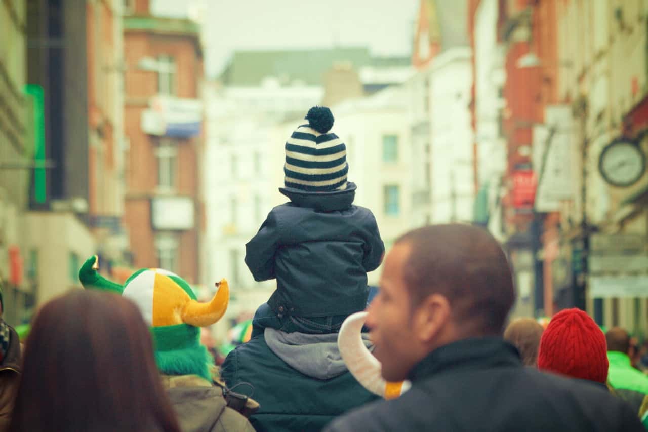 child-crowd-demonstration-family-6638