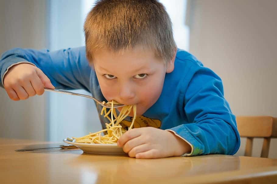 eat-noodles-children-pasta
