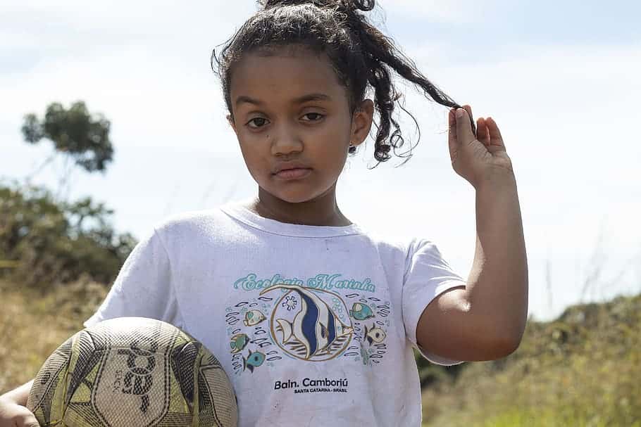 girl-ball-game-fitness-happiness-young