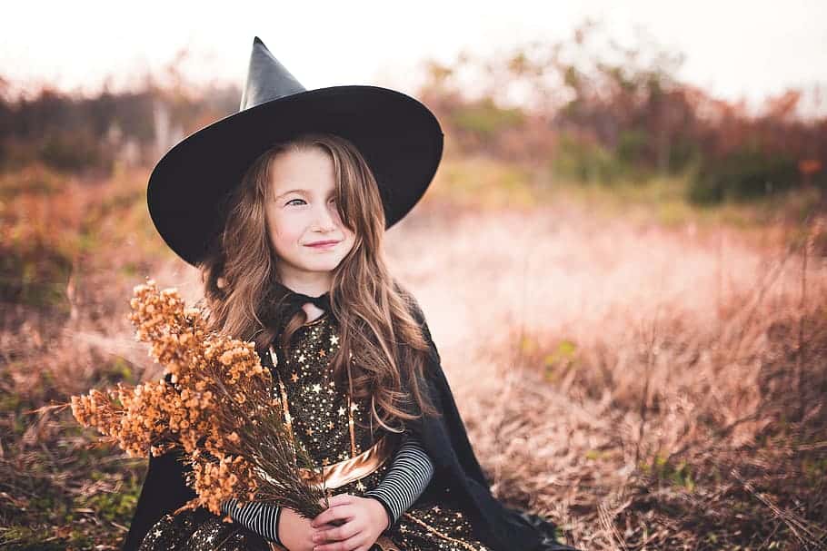halloween-costume-witch-little-witch