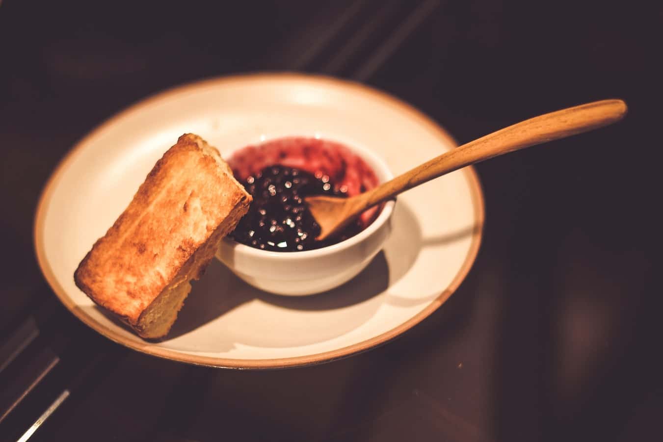 photo-1536598671674-27bfb96e07ff