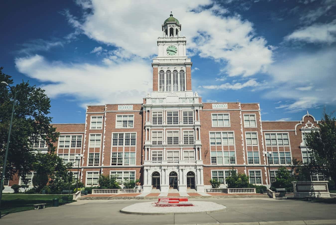 photo-1565734777784-6e89609ed871