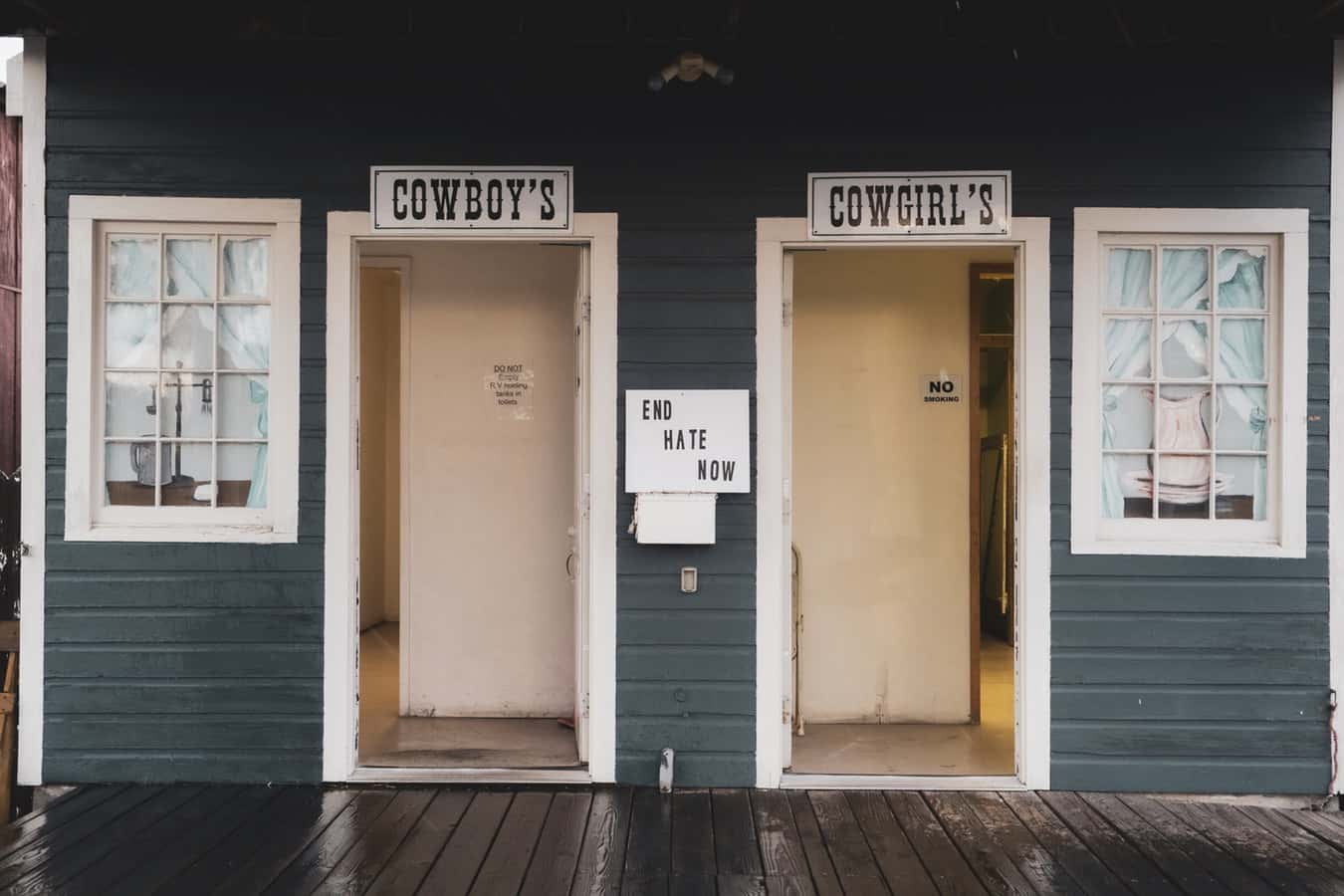 photo-1567936996693-b374b6b88c1c