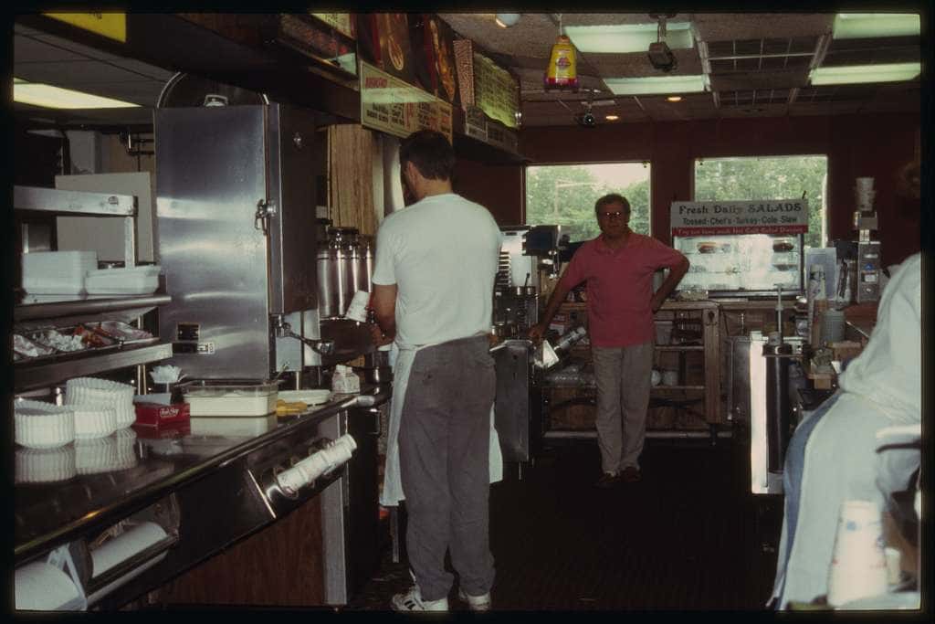 the-orderingserving-line-in-front-of-the-preparation-line-5d20fe-1024