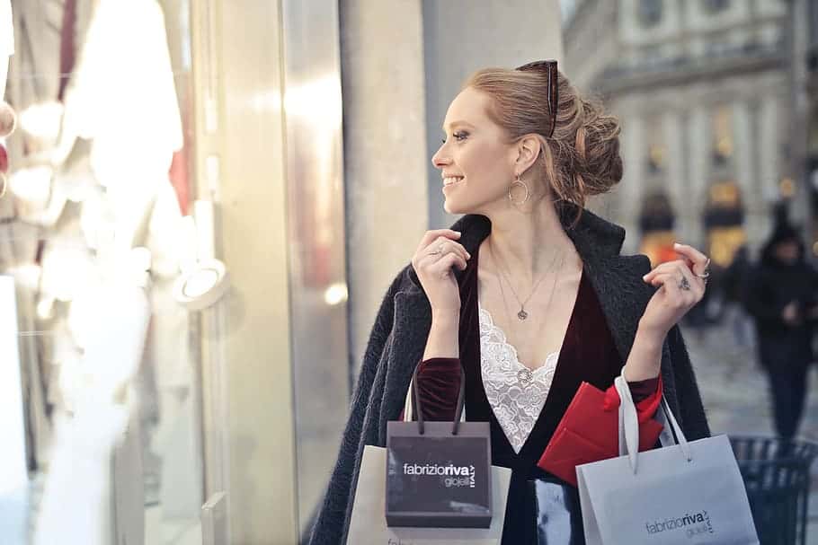 window-shopping-woman-girl