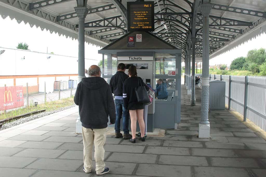 1024px-2017_at_Felixstowe_station_-_buying_a_ticket