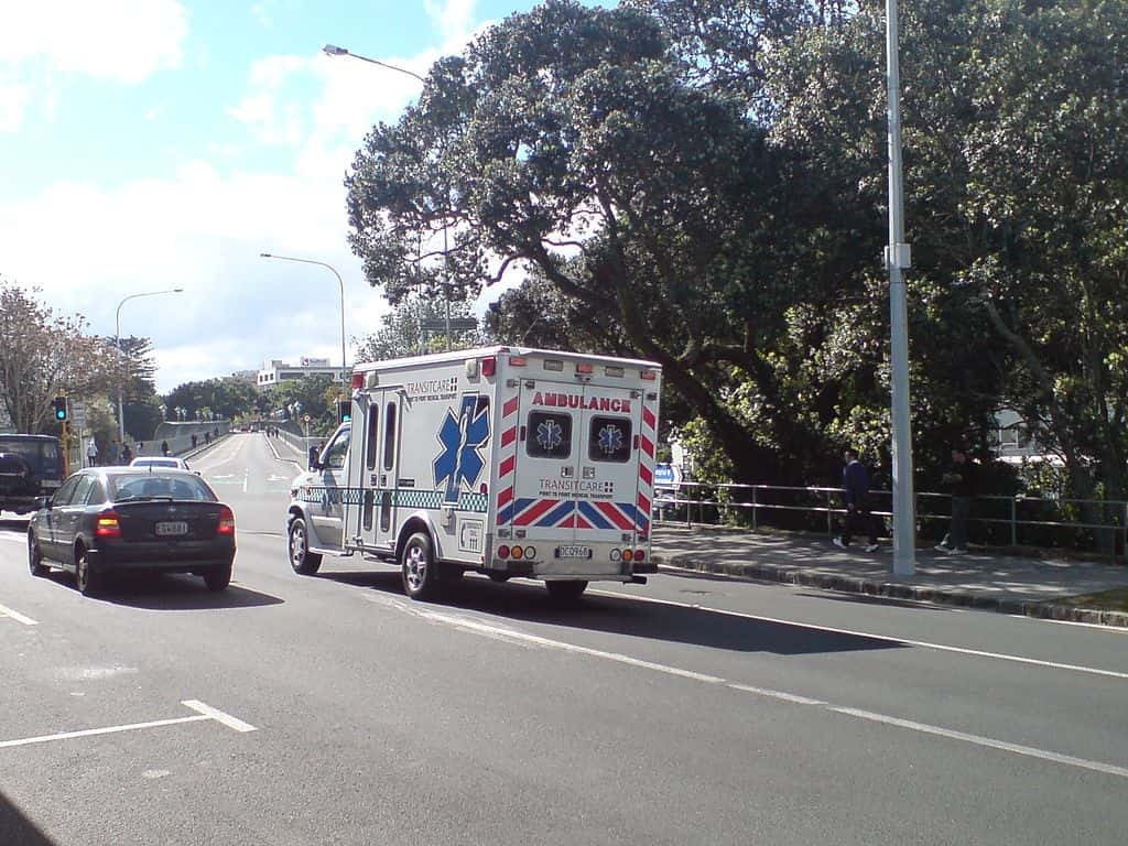 1024px-Ambulance_On_Park_Road_Auckland