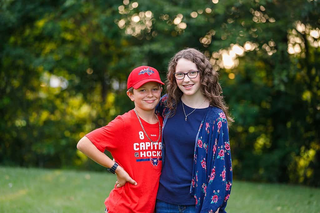 1024px-Brother-sister_love