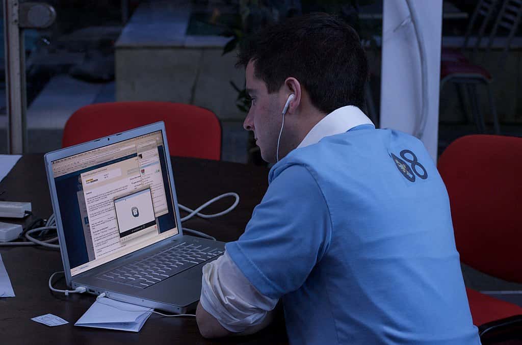 1024px-Democrats_Abroad_Argentina;_Zak_making_GOTV_calls_via_Skype_(3004838855)