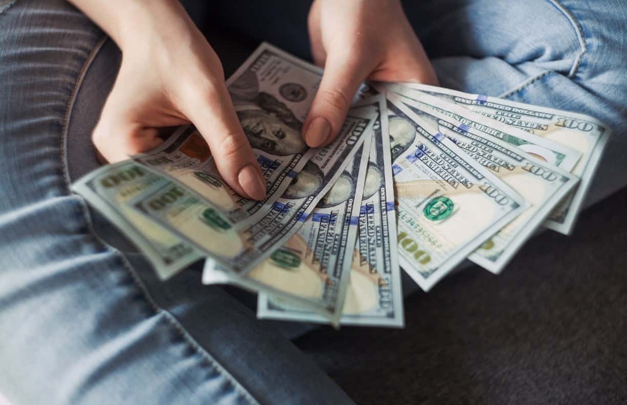 How To Stop Living From Paycheck To Paycheck