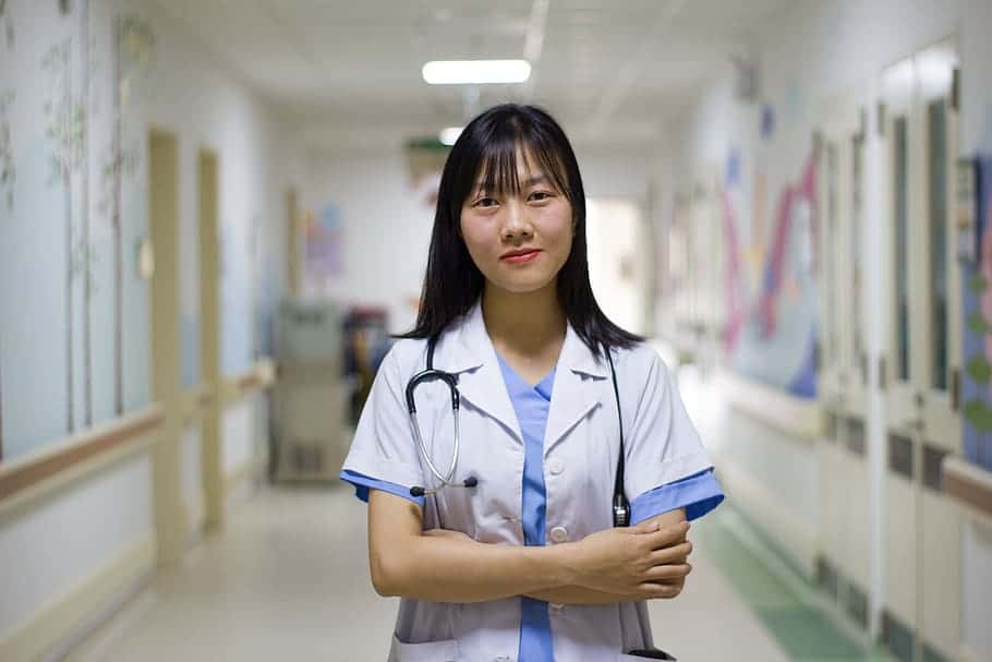 anesthesia-doctor-female-stethocope-hospital-healthcare