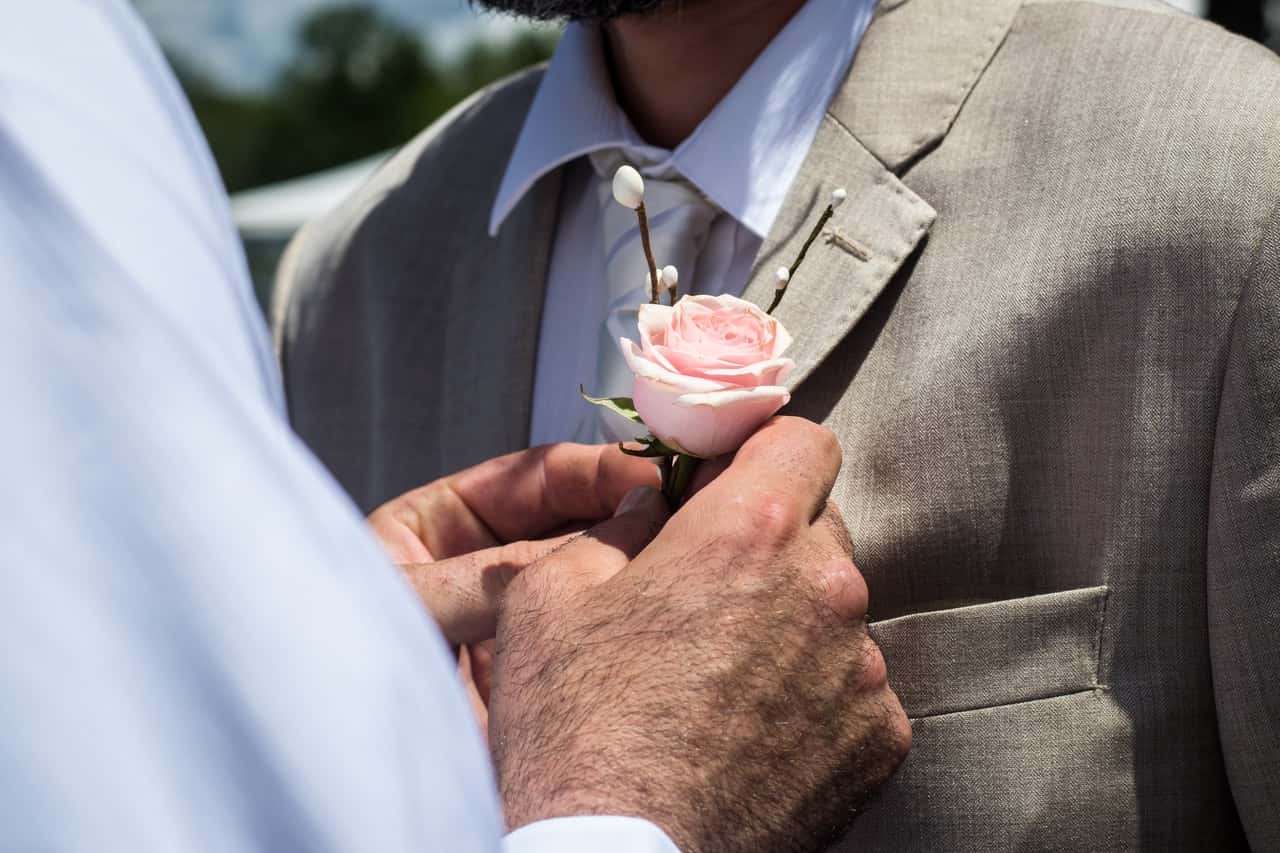 bestman-boutonniere-flower-groom-572613