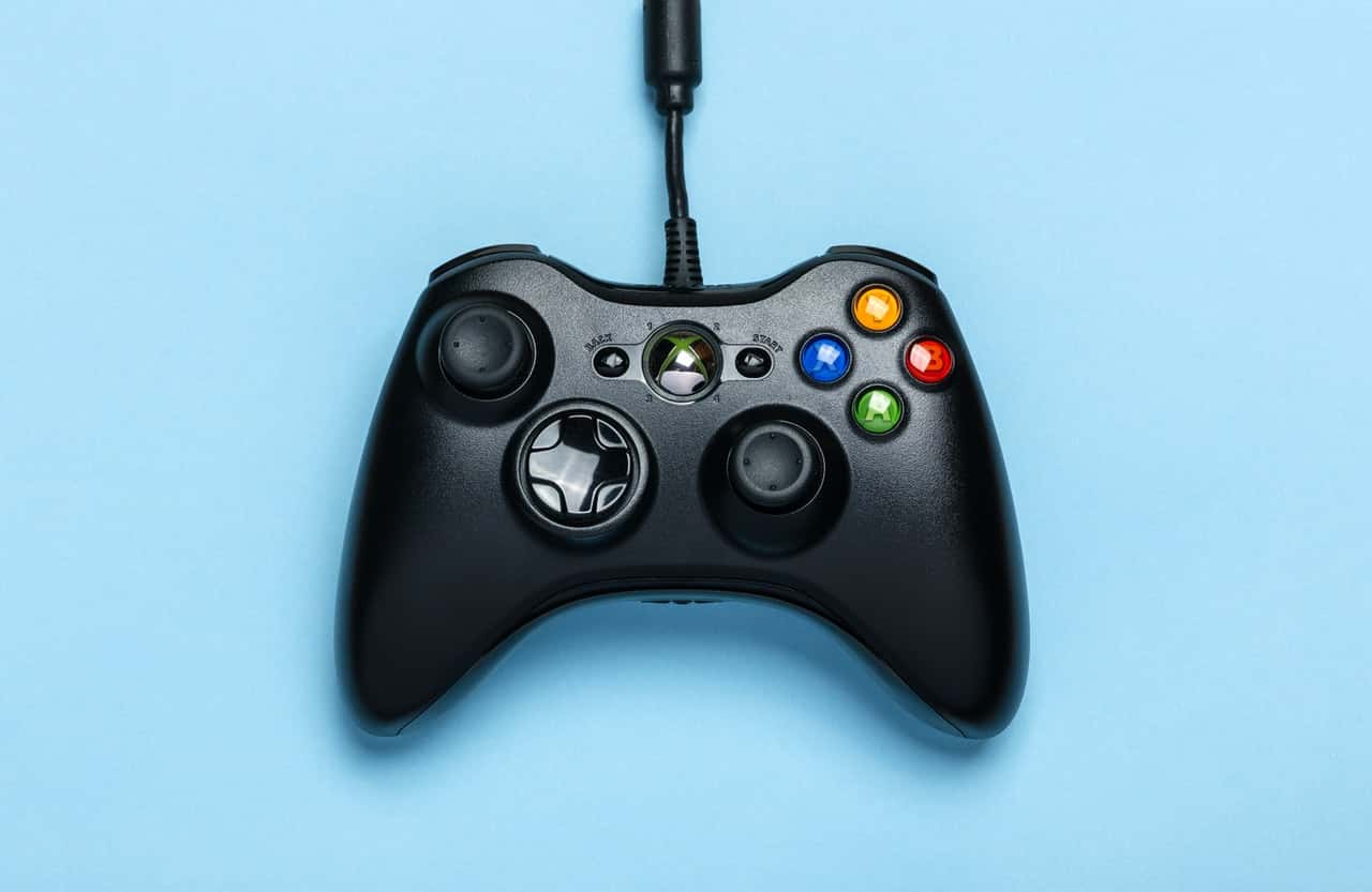 black-microsoft-xbox-game-controller-1298601