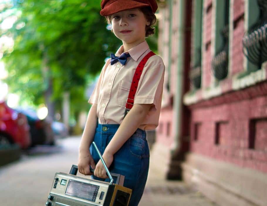 boy-radio-retro-vintage