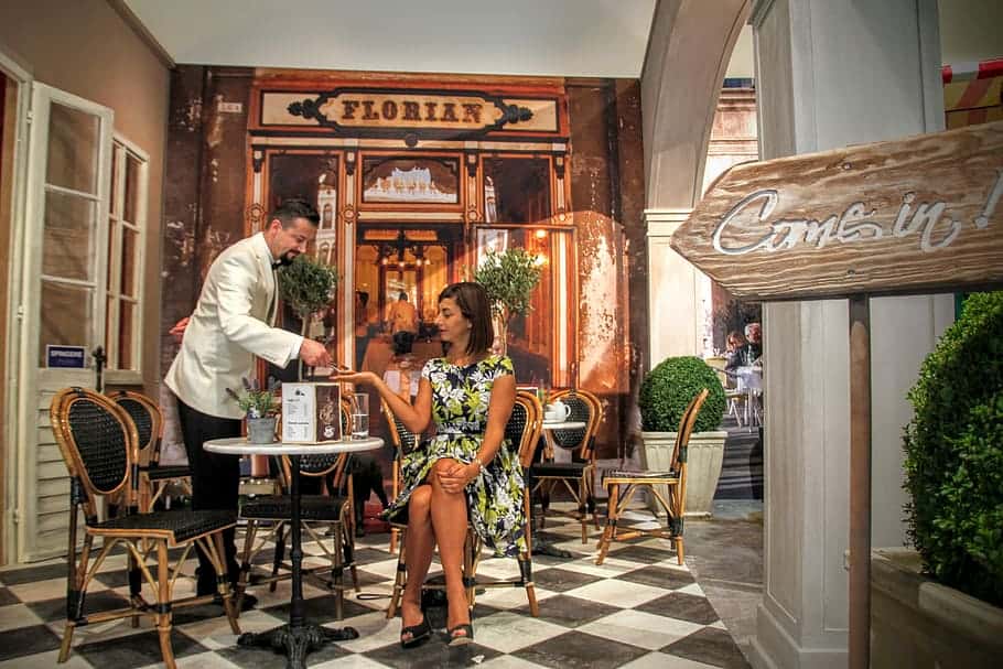 cafe-waiter-operation-flirt