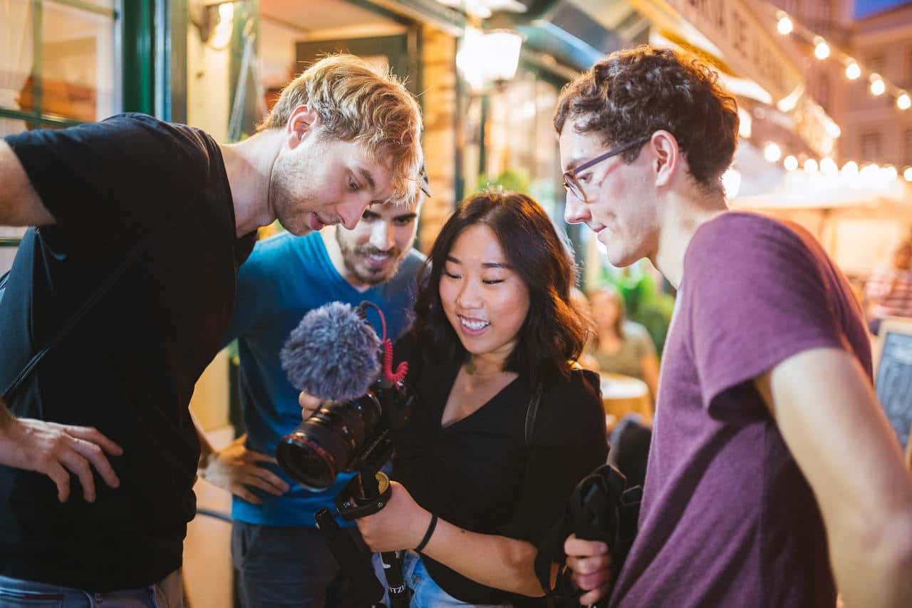 camera-close-up-colleagues-diversity-enjoyment-festival-1553687-pxhere.com