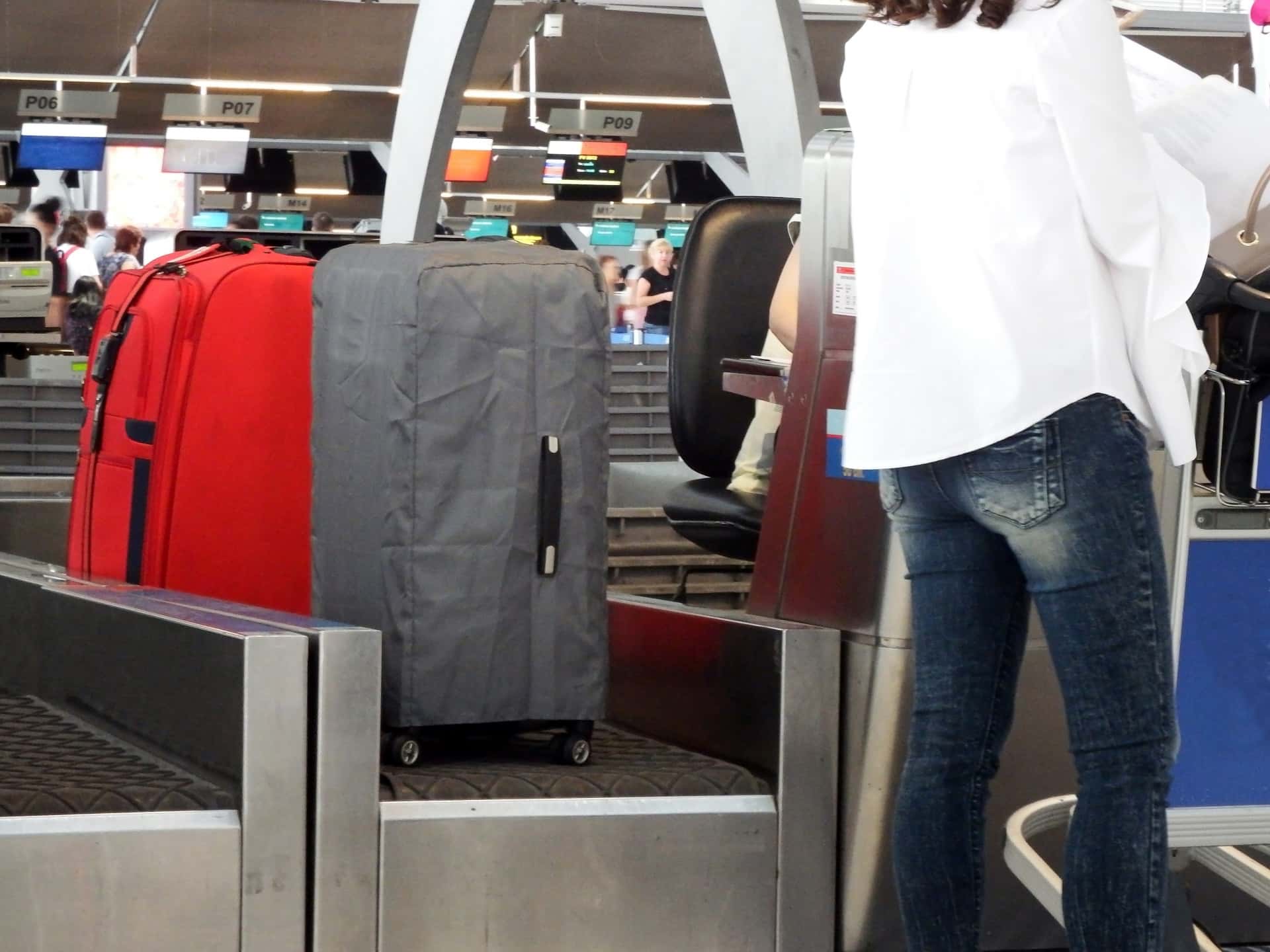 checking-in-baggage-at-airport