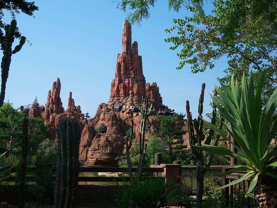 disney-indiana-jones-manege-park-amusement-park-attraction