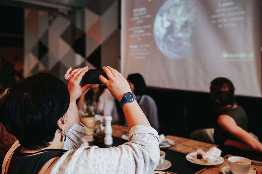display-presentation-watching-chairs-study-demonstration