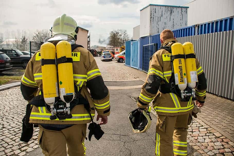fire-fire-fighter-firefighters-forces-kameraden-volunteer-firefighter