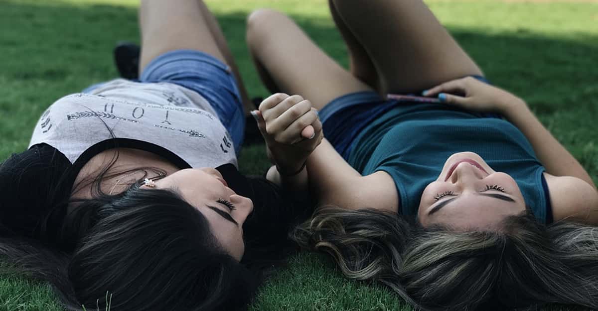 People Share The Stories Of How They Made Lifelong Friends