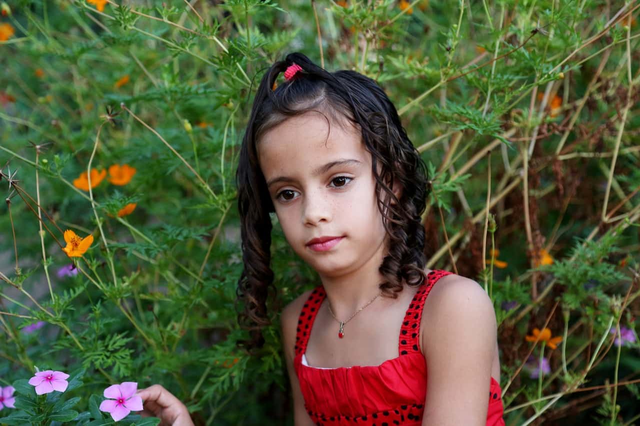 girl-in-the-street-1204291_1280