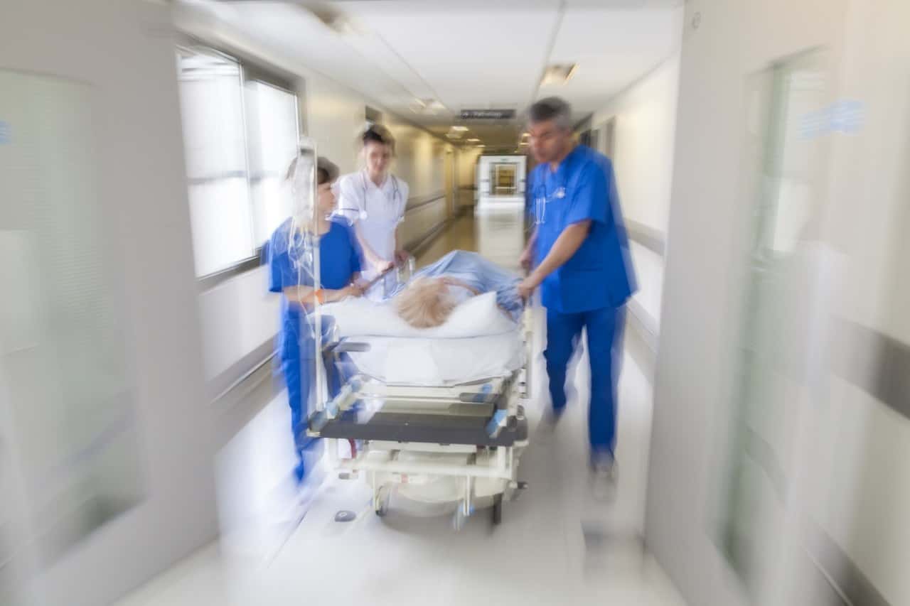 hospital-patient-doctor-emergency-gurney-stretcher-1457247-pxhere.com