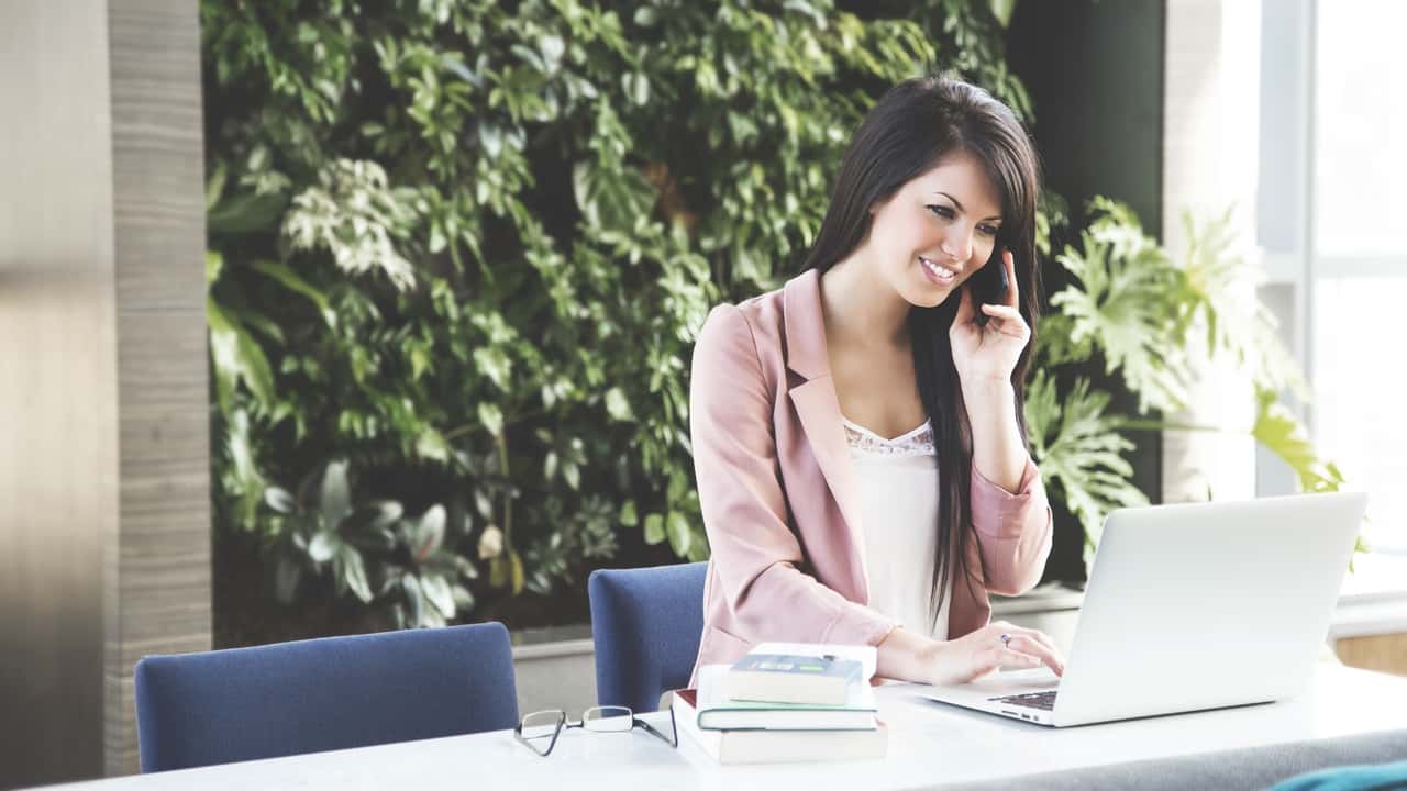 laptop-desk-writing-working-woman-busy-911197-pxhere.com
