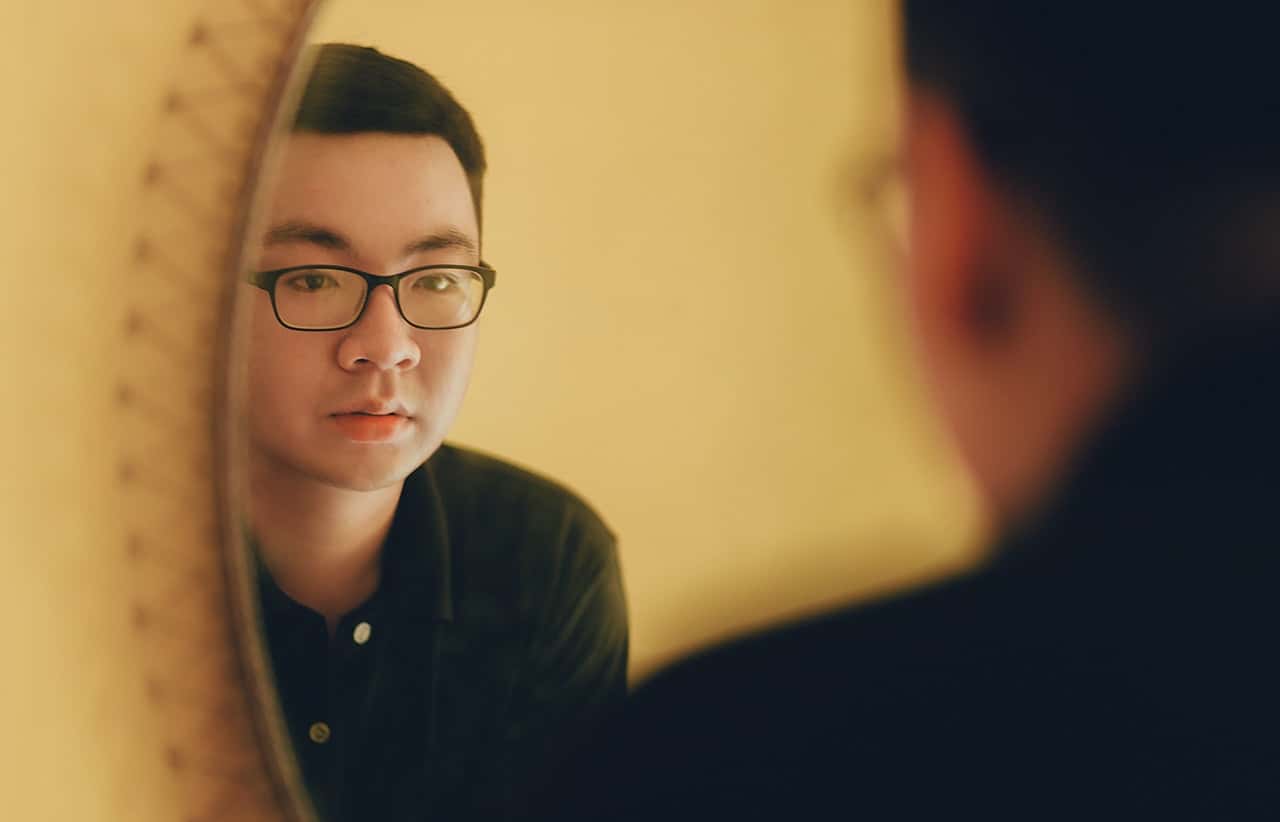 man-looking-at-mirror-1134184