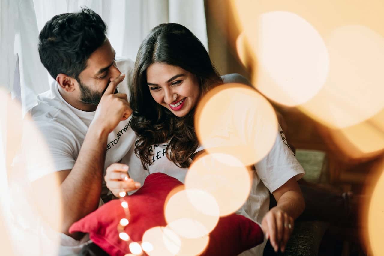 man-whispering-to-a-woman-3609457