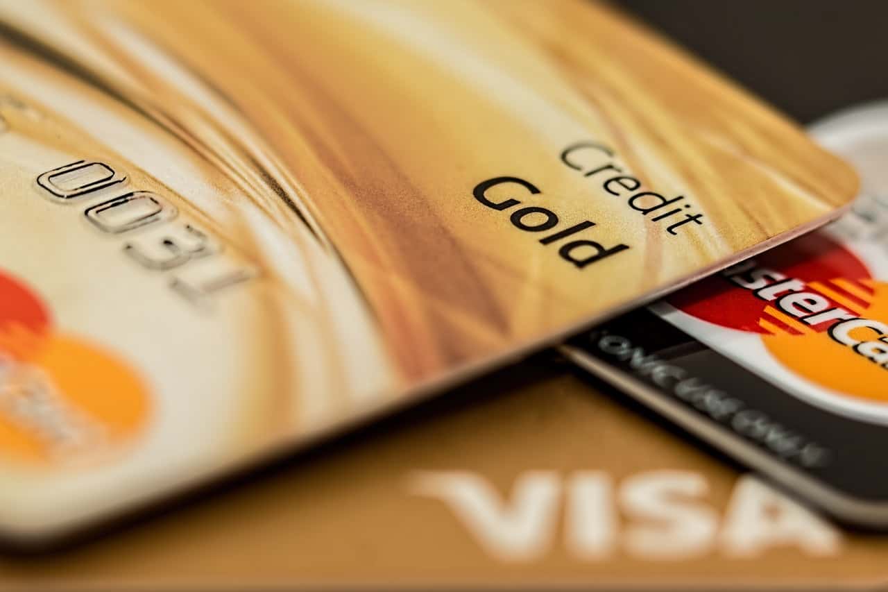 master-card-visa-credit-card-gold-164501