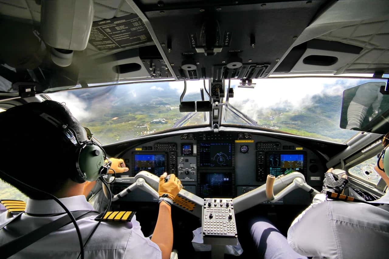 person-fly-aircraft-vehicle-airline-aviation-541140-pxhere.com