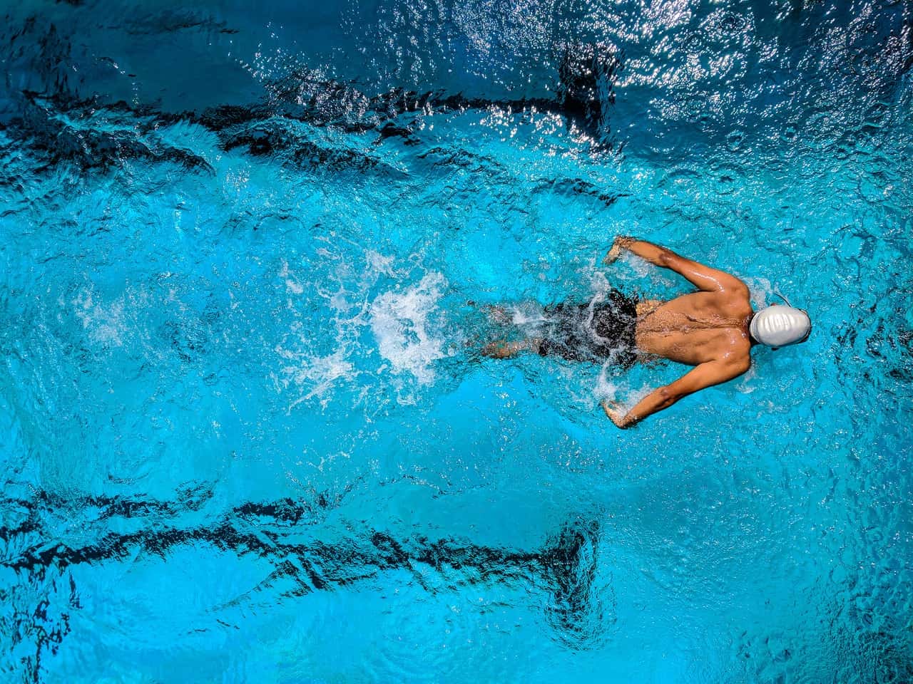 person-swimming-on-body-of-water-863988
