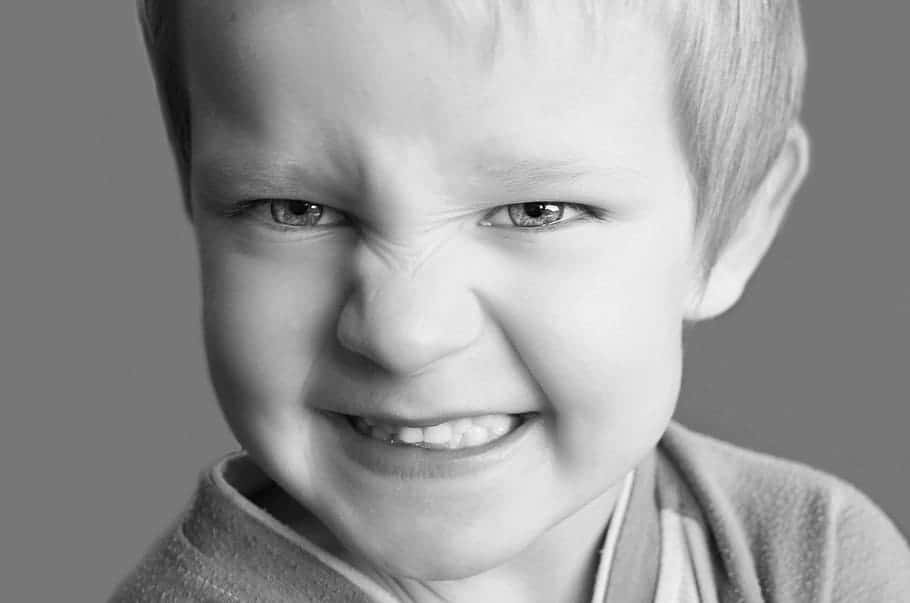 snarling-child-frown-teeth