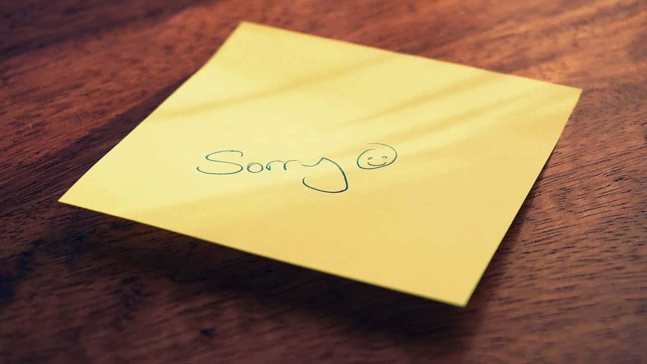 sticky-note-with-apology-2022077