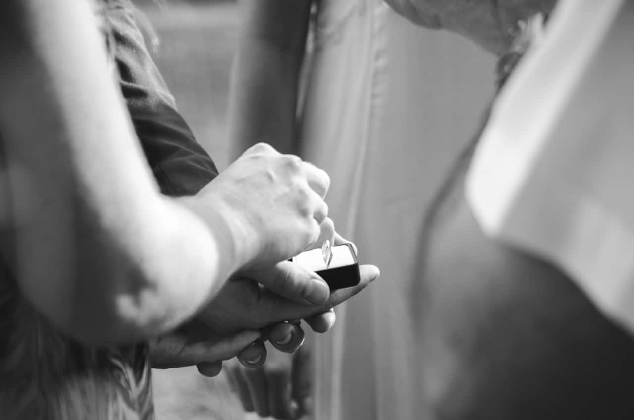 wedding-bride-groom-marriage-wedding-ring-hands-1421879-pxhere.com