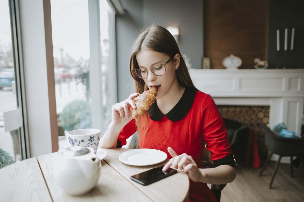 woman-in-red-and-black-long-sleeve-holding-a-bread-3784385