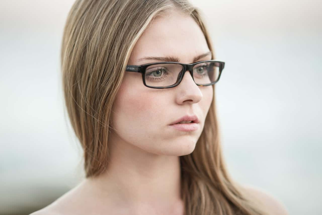 woman-looking-side-1458247
