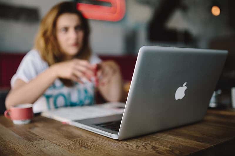 young-woman-working-in-a-cafe
