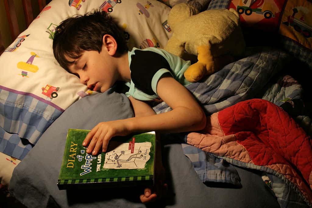 1024px-Bedtime_reading