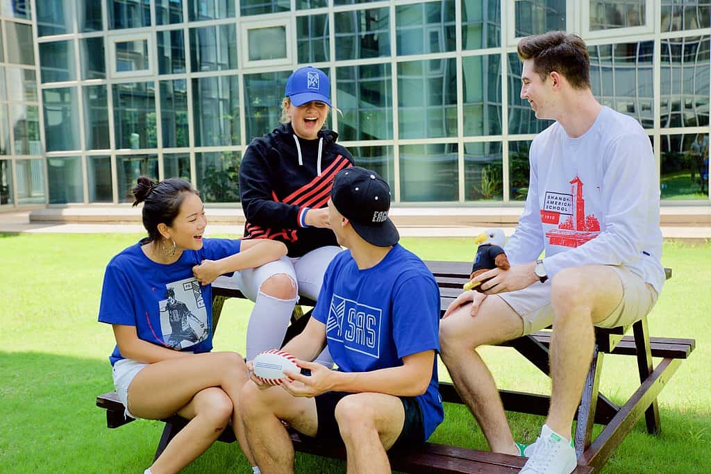1024px-High_school_students,_SAS_Pudong