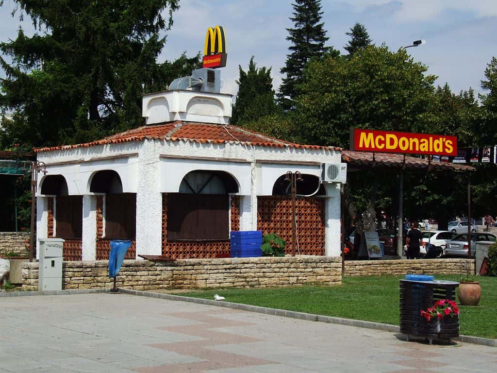 1024px-McDonald's_in_Ohrid,_Macedonia