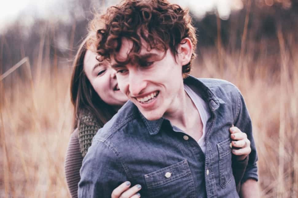 4k-couple-friends-guy-wallpaper-preview