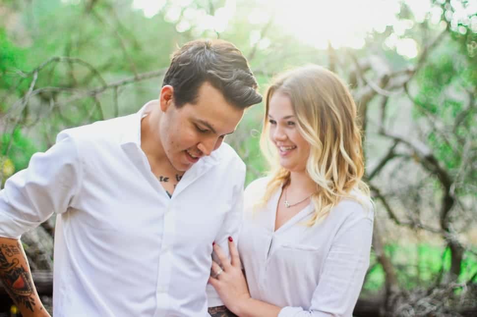 5k-blonde-couple-inked-man-wallpaper-preview