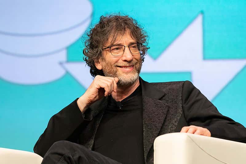 800px-Neil_Gaiman_@_SXSW_2019_(47353203621)