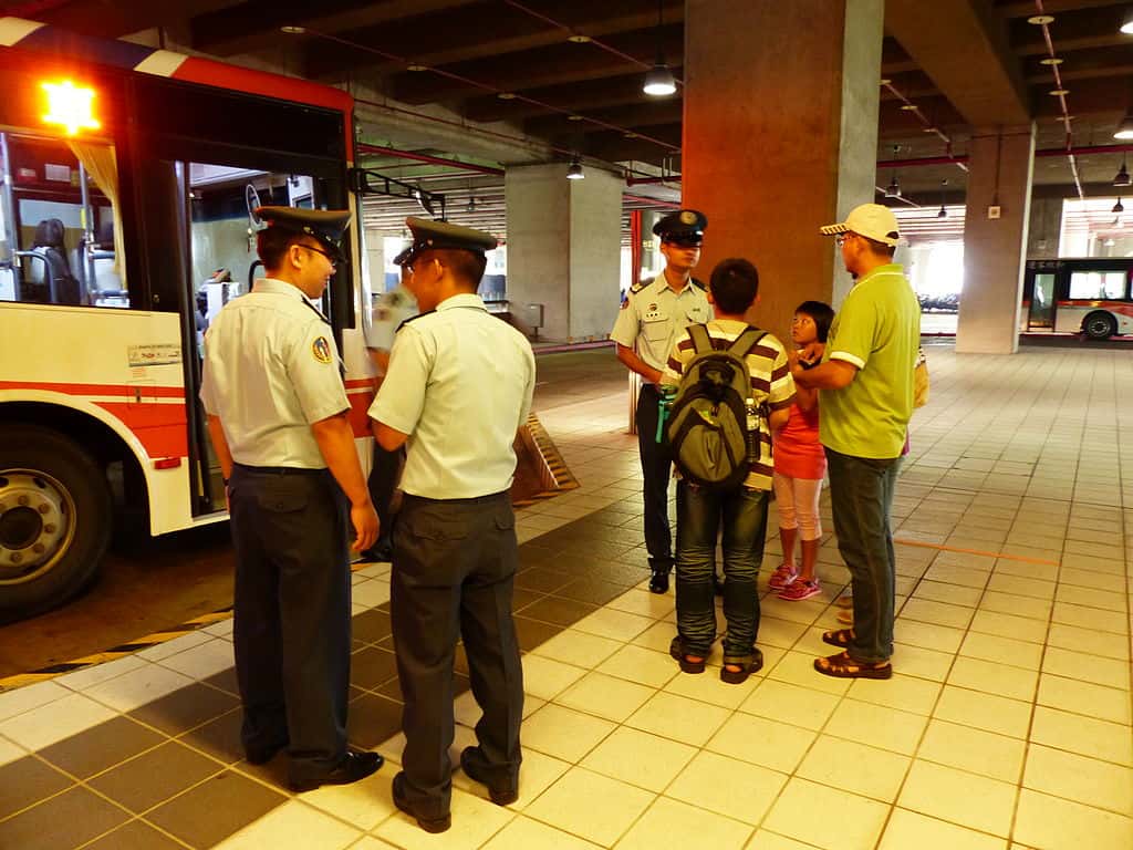 ROCAF_Sergeants_and_Shuttle_Bus_in_Buses_Terminal_of_THSR_Taichung_Station_20140719
