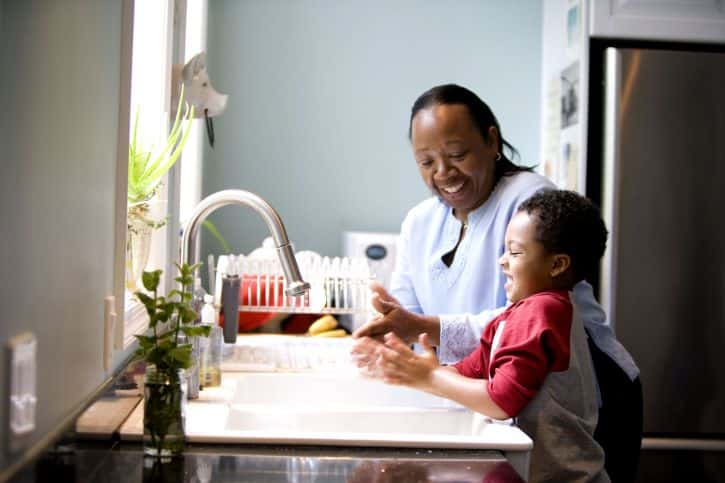 african-american-mother-washing-hands-with-her-son-725x483